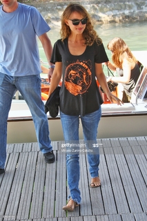 Natalie Portman feet photo thumbnail