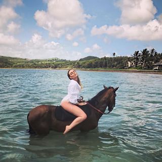 Perrie Edwards feet photo thumbnail