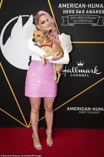 Ariel Winter feet photo thumbnail