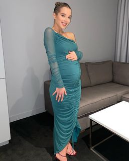 Helen Flanagan feet photo thumbnail
