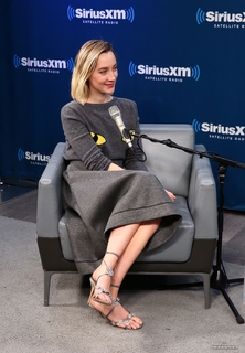 Saoirse Ronan feet photo thumbnail