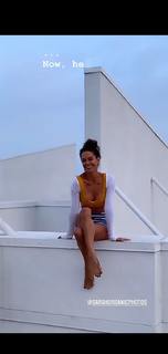 Brooke Burke feet photo thumbnail
