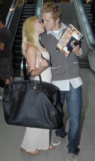 Heidi Montag feet photo thumbnail