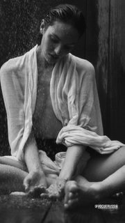 Candice Swanepoel feet photo thumbnail