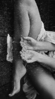 Candice Swanepoel feet photo thumbnail