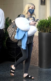Emma Roberts feet photo thumbnail