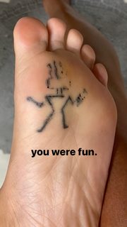 Erin Lim feet photo thumbnail