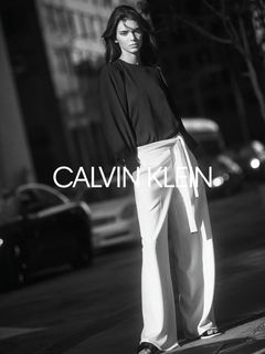Kendall Jenner feet photo thumbnail