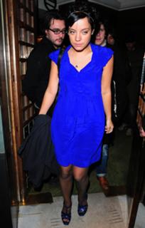 Lily Allen feet photo thumbnail