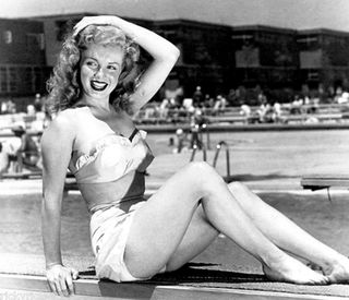 Marilyn Monroe feet photo thumbnail