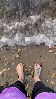 Fearne Cotton feet photo thumbnail