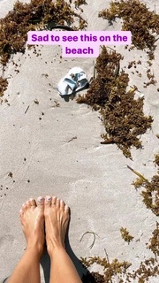 Kino MacGregor feet photo thumbnail