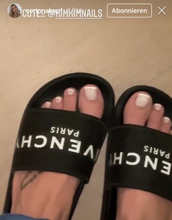 Corinna Kopf feet photo thumbnail