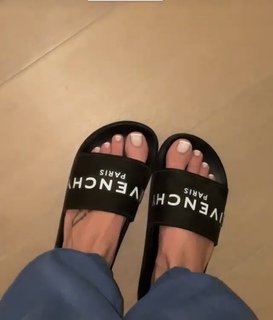 Corinna Kopf feet photo thumbnail