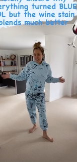Kaley Cuoco feet photo thumbnail