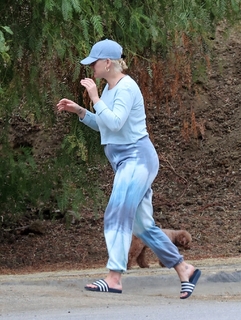 Katy Perry feet photo thumbnail