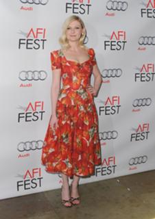 Kirsten Dunst feet photo thumbnail