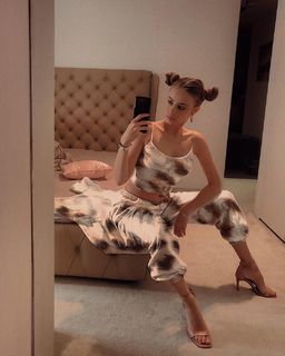Xenia Tchoumitcheva feet photo thumbnail