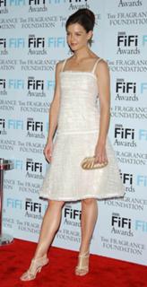 Katie Holmes feet photo thumbnail