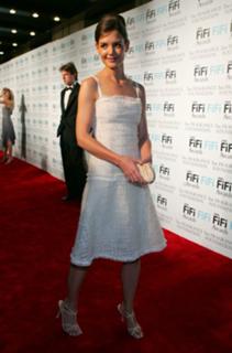 Katie Holmes feet photo thumbnail