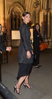 Katie Holmes feet photo thumbnail