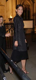 Katie Holmes feet photo thumbnail