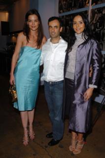 Katie Holmes feet photo thumbnail