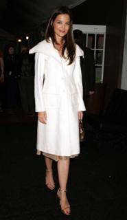 Katie Holmes feet photo thumbnail