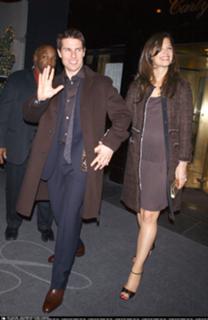Katie Holmes feet photo thumbnail