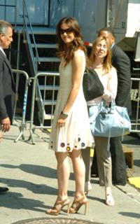 Katie Holmes feet photo thumbnail