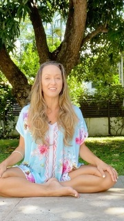 Kino MacGregor feet photo thumbnail