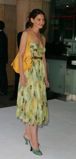 Katie Holmes feet photo thumbnail