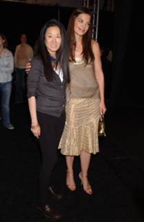 Katie Holmes feet photo thumbnail