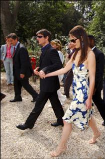 Katie Holmes feet photo thumbnail