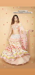 Kriti Sanon feet photo thumbnail