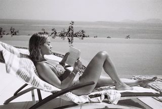 Rita Ora feet photo thumbnail