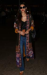 Kriti Sanon feet photo thumbnail