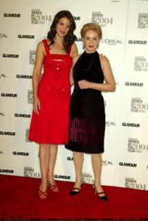 Katie Holmes feet photo thumbnail