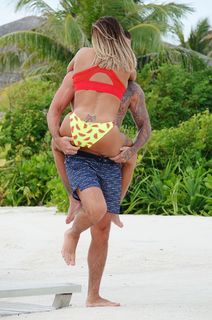 Katie Price feet photo thumbnail