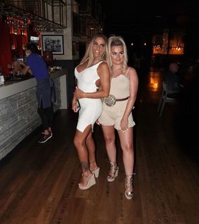 Katie Price feet photo thumbnail