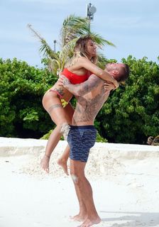 Katie Price feet photo thumbnail