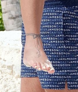 Katie Price feet photo thumbnail