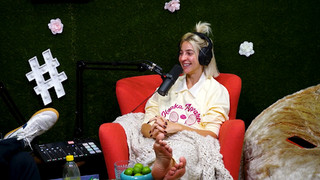 Gabbie Hanna feet photo thumbnail