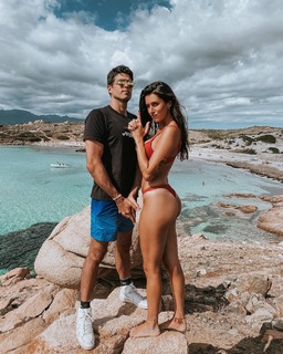 Valentina Vignali feet photo thumbnail