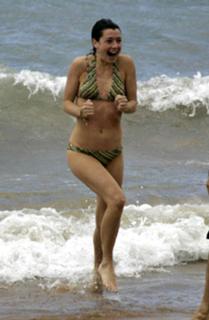 Alyson Hannigan feet photo thumbnail