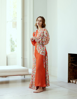 Emilia Clarke feet photo thumbnail