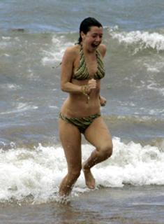 Alyson Hannigan feet photo thumbnail