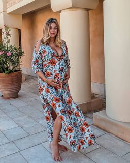 Ashley James feet photo thumbnail