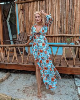 Ashley James feet photo thumbnail