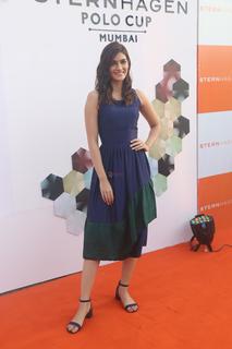 Kriti Sanon feet photo thumbnail